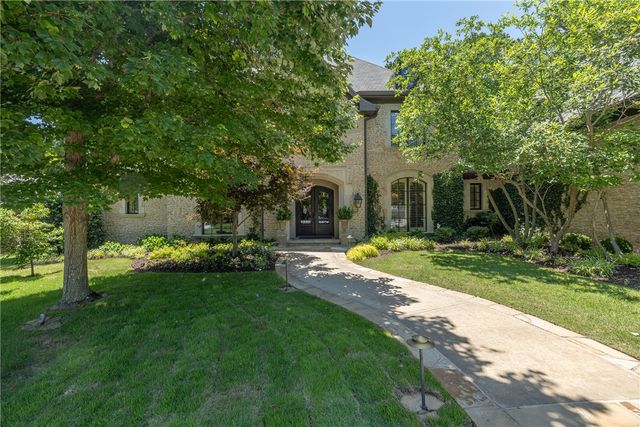 4872 Prestwick South Circle, Fayetteville, AR 72704