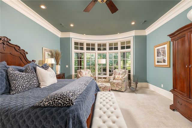 4872 Prestwick South Circle, Fayetteville, AR 72704