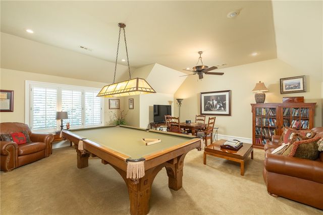 4872 Prestwick South Circle, Fayetteville, AR 72704