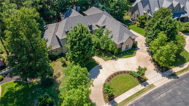 4872 Prestwick South Circle, Fayetteville, AR 72704