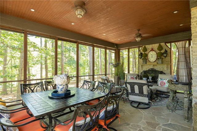 4872 Prestwick South Circle, Fayetteville, AR 72704