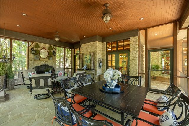 4872 Prestwick South Circle, Fayetteville, AR 72704