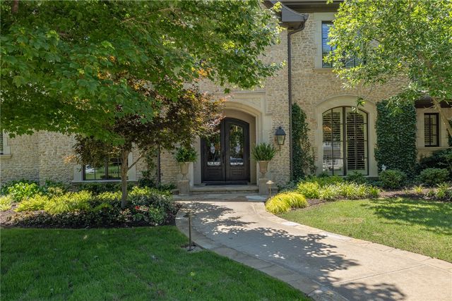 4872 Prestwick South Circle, Fayetteville, AR 72704