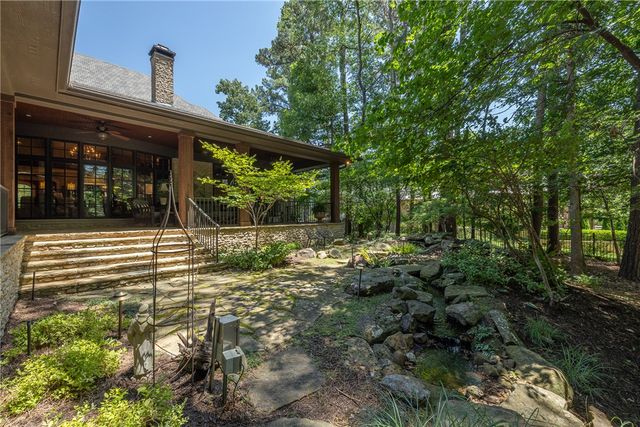 4872 Prestwick South Circle, Fayetteville, AR 72704