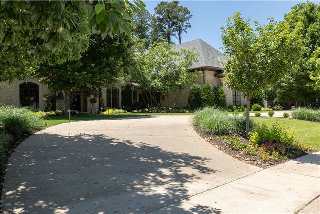 4872 Prestwick South Circle, Fayetteville, AR 72704