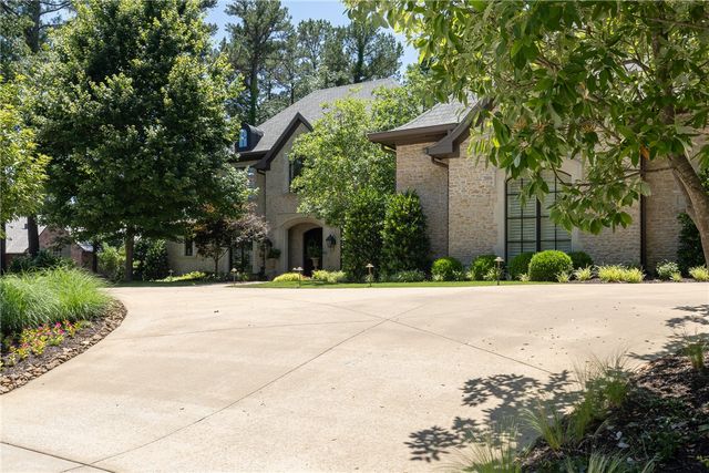 4872 Prestwick South Circle, Fayetteville, AR 72704