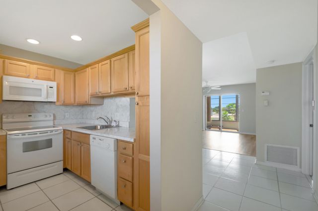 2515 NE 1st Court 412, Boynton Beach, FL 33435
