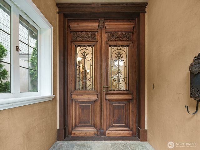 1007 W Newell Street, Seattle, WA 98119