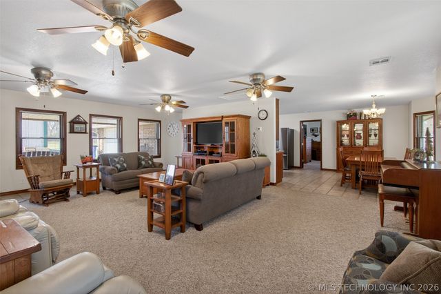 313 N 6th Street, Chouteau, OK 74337