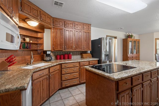 313 N 6th Street, Chouteau, OK 74337