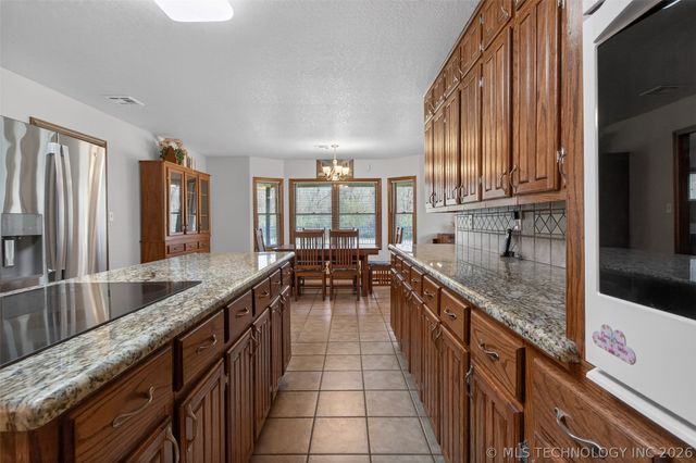 313 N 6th Street, Chouteau, OK 74337