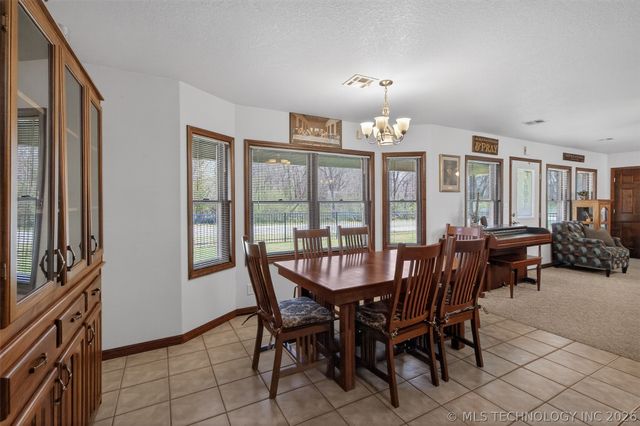 313 N 6th Street, Chouteau, OK 74337