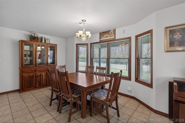 313 N 6th Street, Chouteau, OK 74337