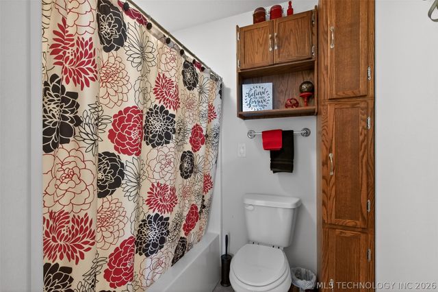 313 N 6th Street, Chouteau, OK 74337