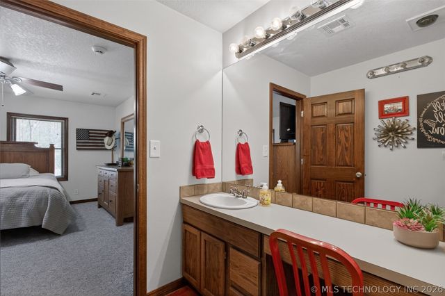 313 N 6th Street, Chouteau, OK 74337