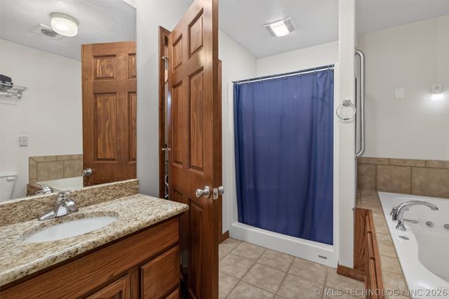 313 N 6th Street, Chouteau, OK 74337