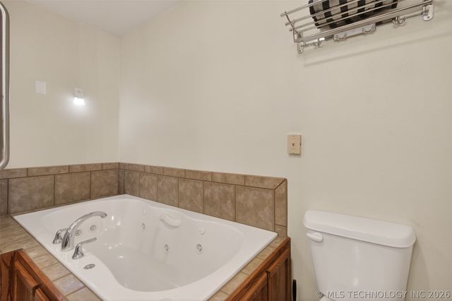 313 N 6th Street, Chouteau, OK 74337