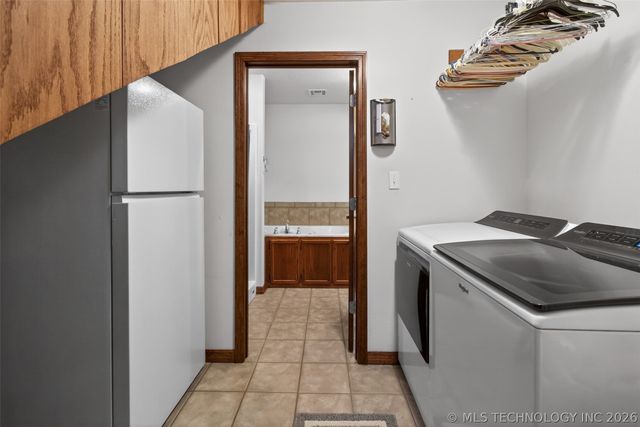 313 N 6th Street, Chouteau, OK 74337