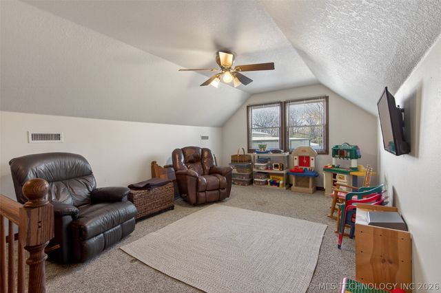 313 N 6th Street, Chouteau, OK 74337