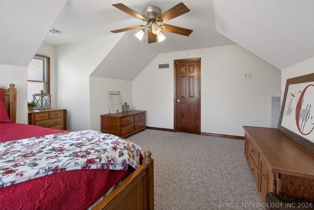 313 N 6th Street, Chouteau, OK 74337