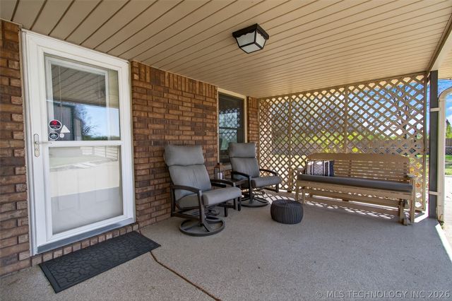 313 N 6th Street, Chouteau, OK 74337