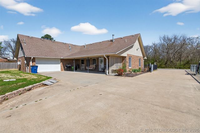 313 N 6th Street, Chouteau, OK 74337