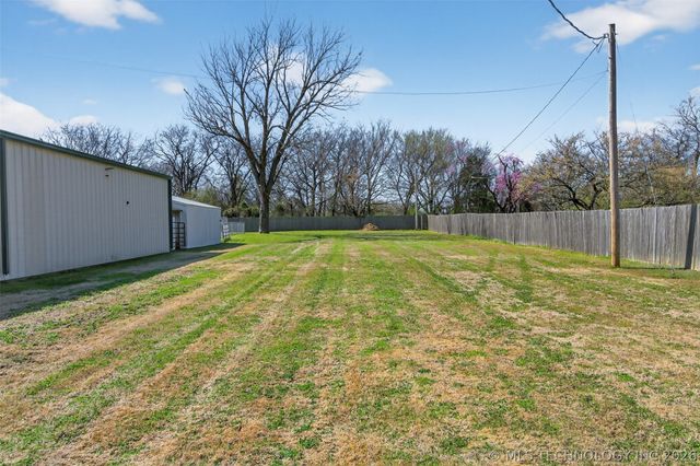 313 N 6th Street, Chouteau, OK 74337