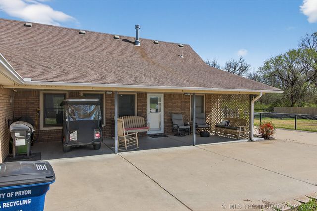 313 N 6th Street, Chouteau, OK 74337