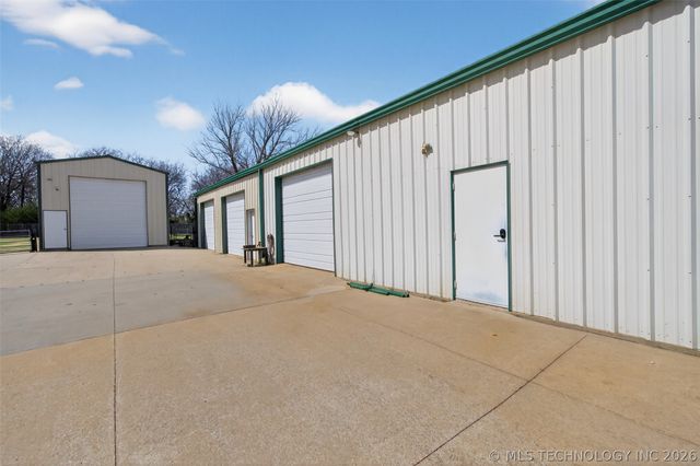 313 N 6th Street, Chouteau, OK 74337