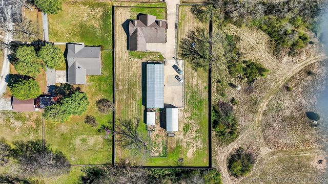313 N 6th Street, Chouteau, OK 74337