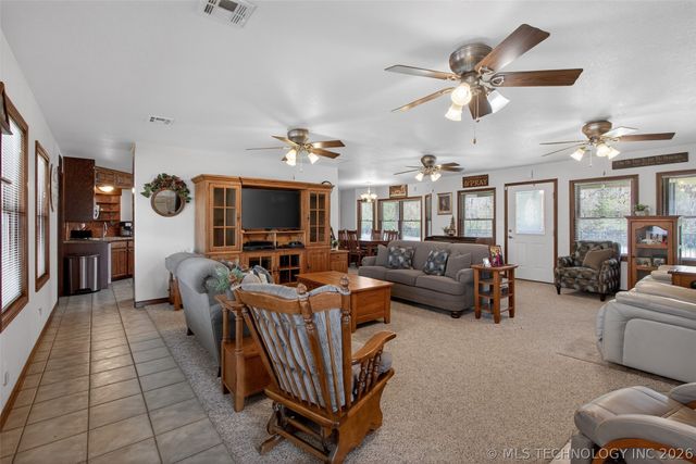 313 N 6th Street, Chouteau, OK 74337