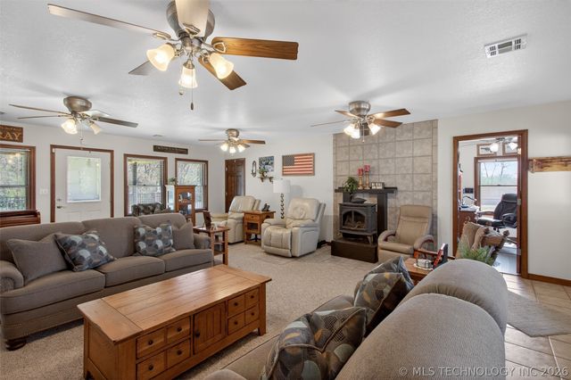 313 N 6th Street, Chouteau, OK 74337