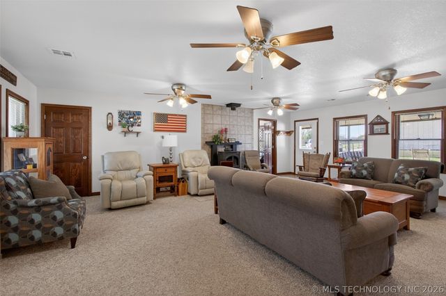 313 N 6th Street, Chouteau, OK 74337