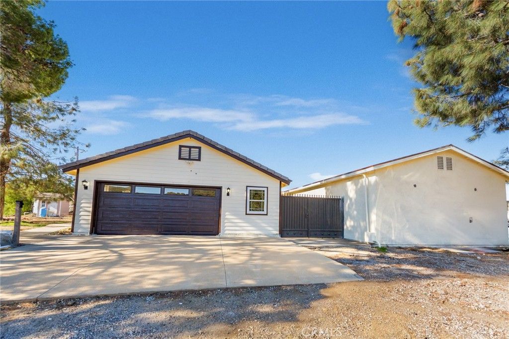 Image 4 of property listing at 6401 Hubbard, Acton, CA 93510