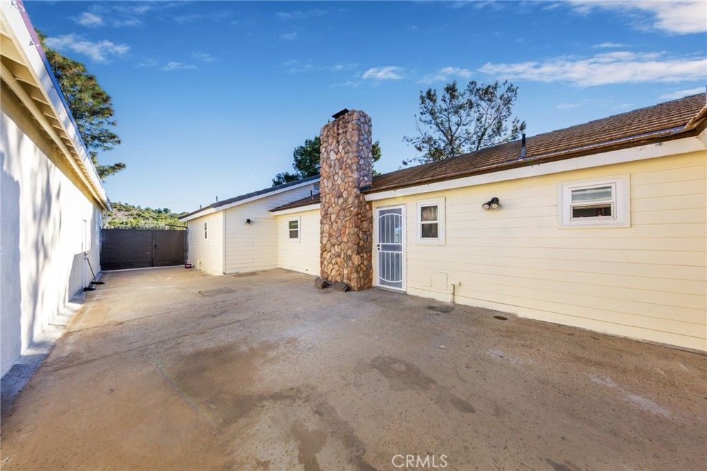 Image 5 of property listing at 6401 Hubbard, Acton, CA 93510