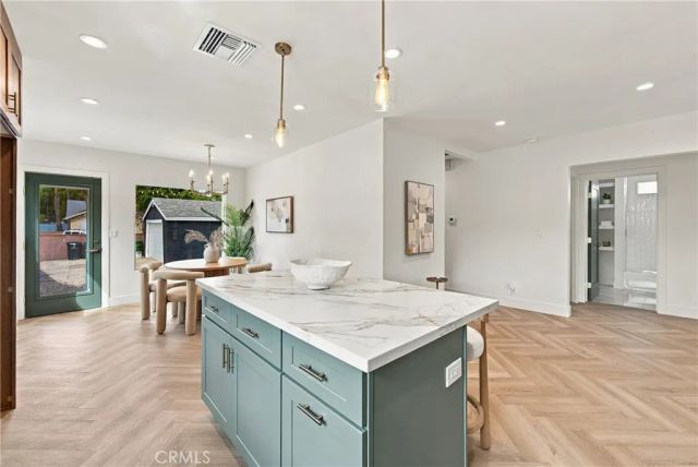 4933 7th, Los Angeles, CA 90043