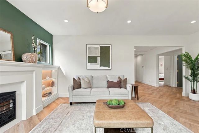 4933 7th, Los Angeles, CA 90043