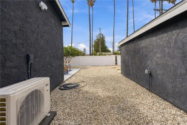 4933 7th, Los Angeles, CA 90043