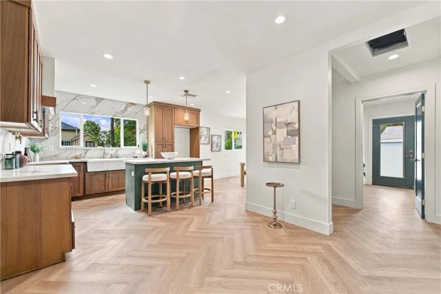 4933 7th, Los Angeles, CA 90043