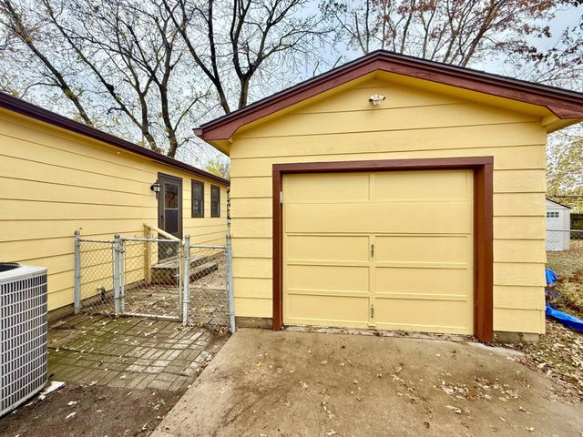 3235 S Gordon Ave, Wichita, KS 67217