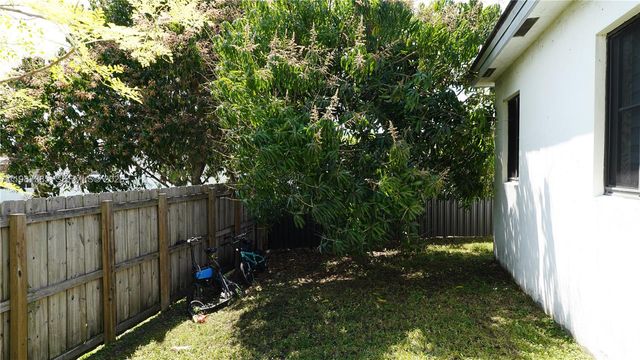 16869 SW 109th Pl, Miami, FL 33157