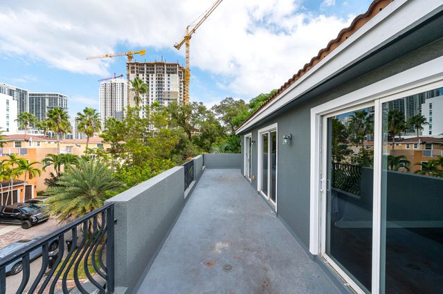 486 SW 5th Street, Fort Lauderdale, FL 33315