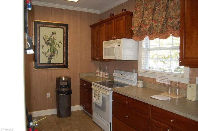 524 College Road 308, Greensboro, NC 27410