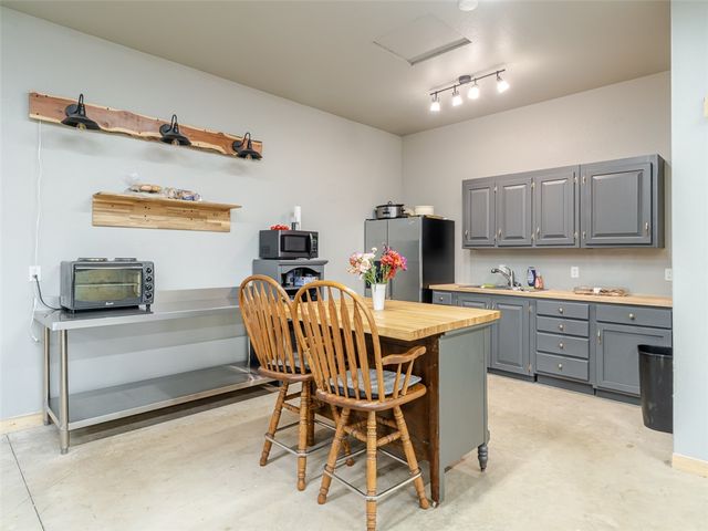 13313 Pritchard Road, Gravette, AR 72736