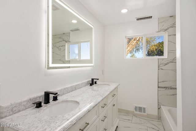 1209 W Pepper Place, Mesa, AZ 85201