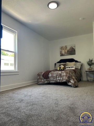 1024 SW Clay ST, Topeka, KS 66604