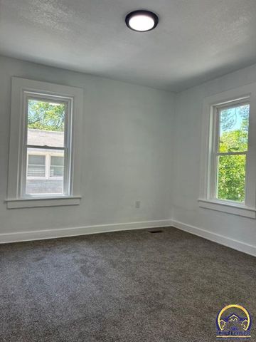 1024 SW Clay ST, Topeka, KS 66604