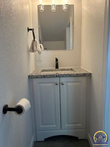 1024 SW Clay ST, Topeka, KS 66604