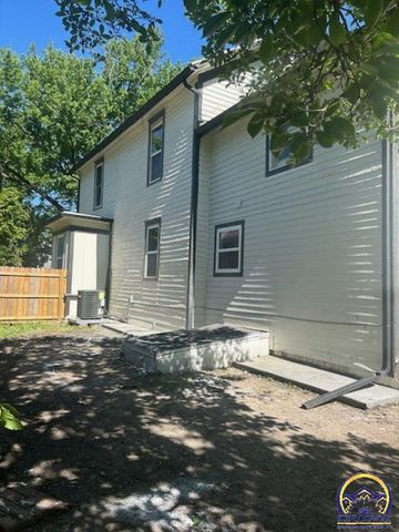 1024 SW Clay ST, Topeka, KS 66604