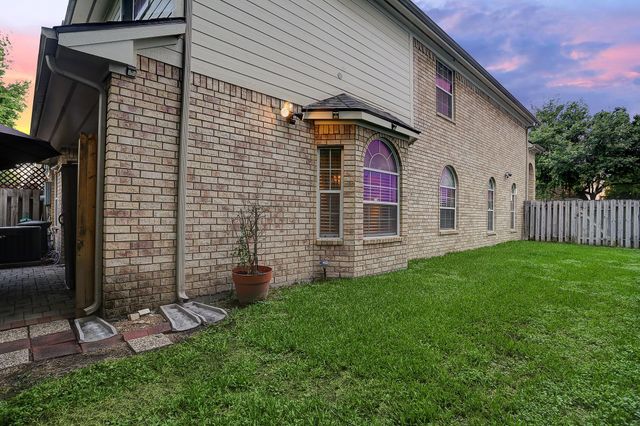 7630 N Linpar Court, Houston, TX 77040